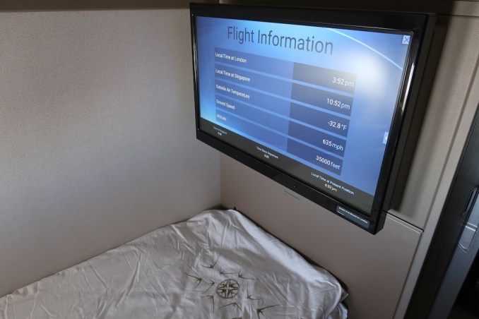 SINGAPORE AIRLINES A380 FIRST CLASS SUITE - FLAT BED